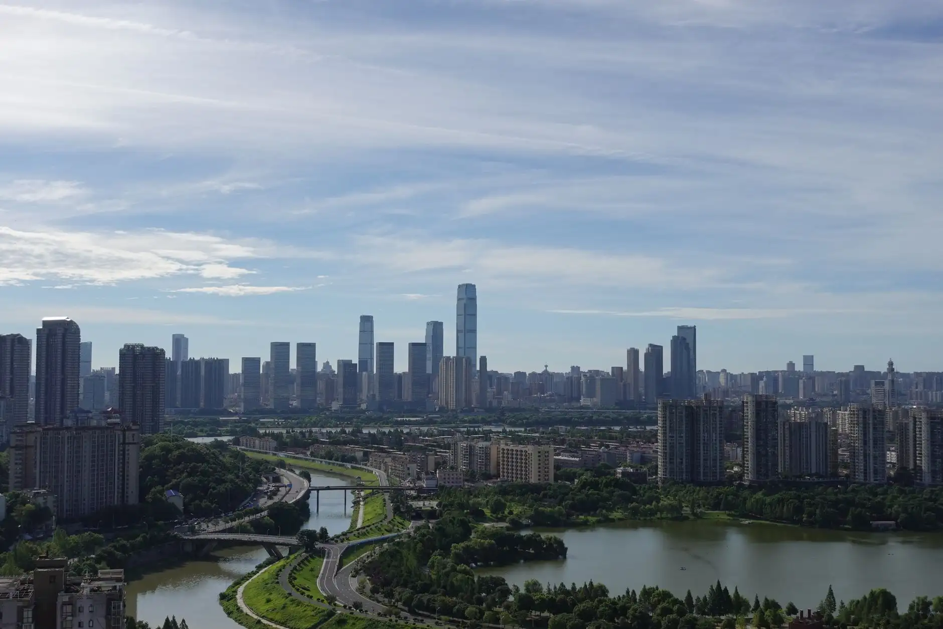 西安青少年艺术素养提升路径与美术培训课程体系设计