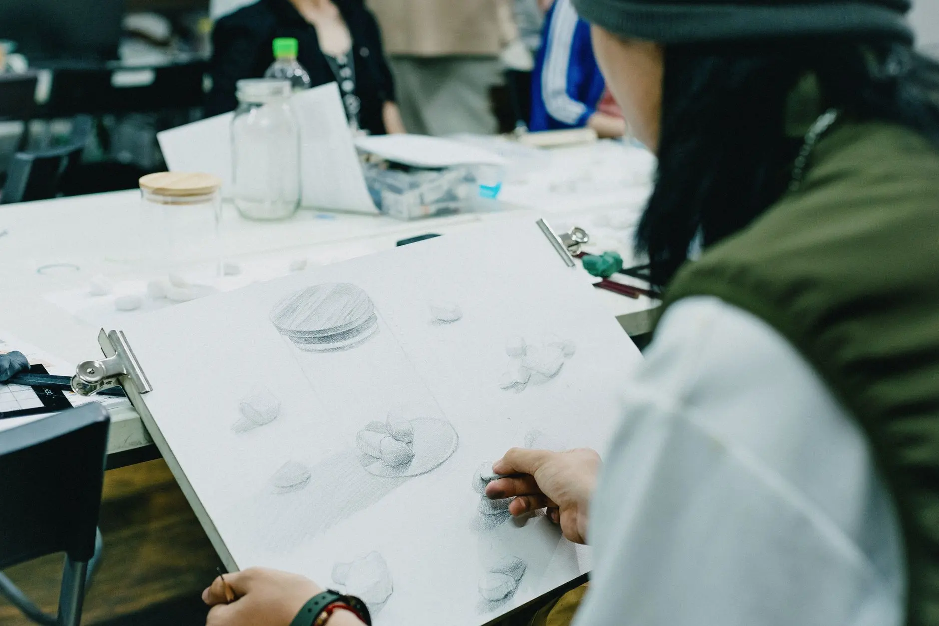 西安艺知诺艺术培训学校解析：美术培训课程如何系统提升青少年创作能力正文配图 1